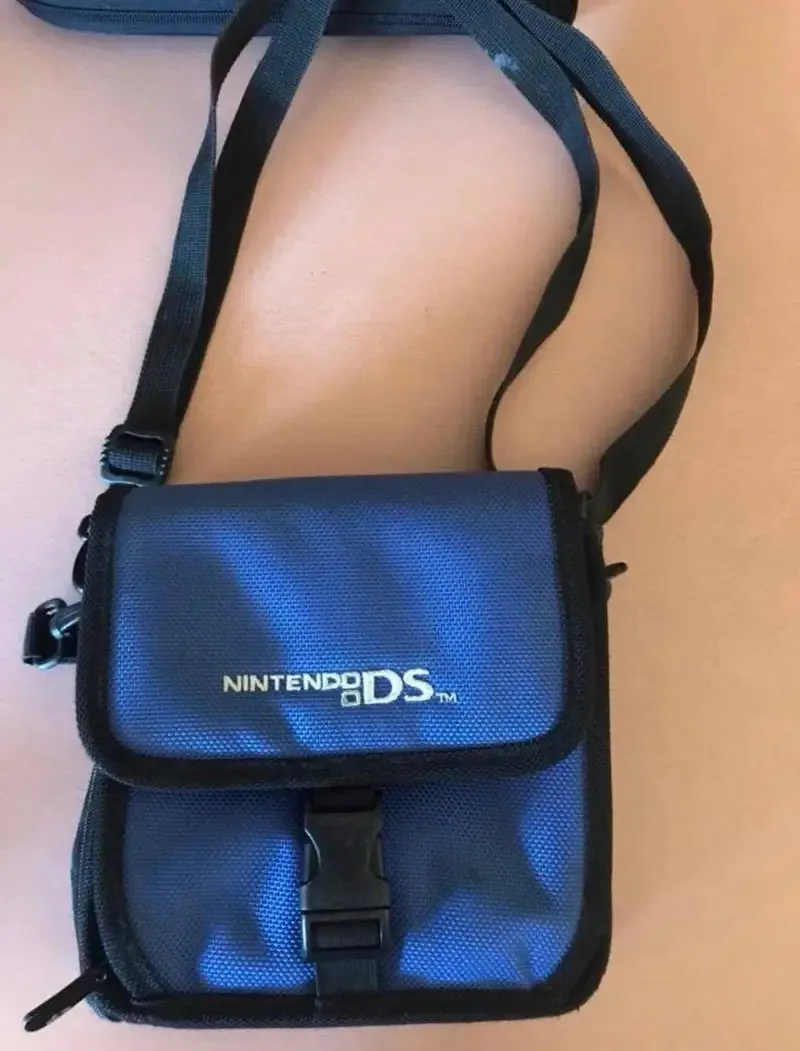 [유머] 뭔가 다른게 보이는 닌텐도 가방 -  와이드섬