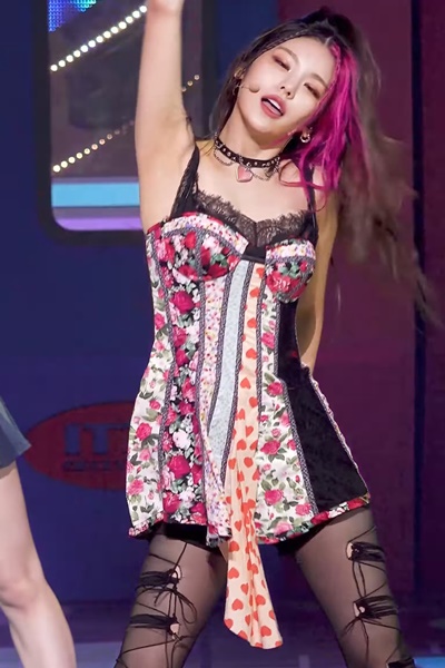 [연예] [움짤]             레이스 슬립 검스 있지 ITZY 예지 -  와이드섬