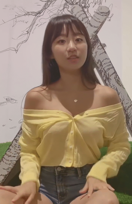 [유머] 표은지 ㅊㅈ 노랑 오프솔더 -  와이드섬